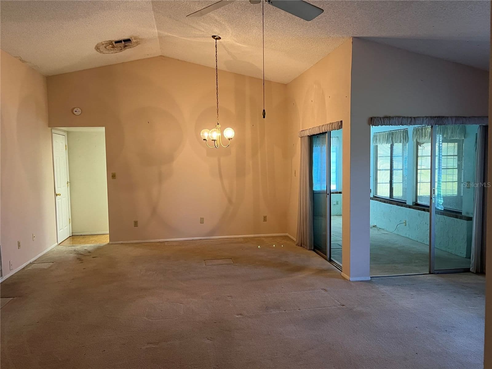 Photo 5 of 10738 LAZY LAKE DR
