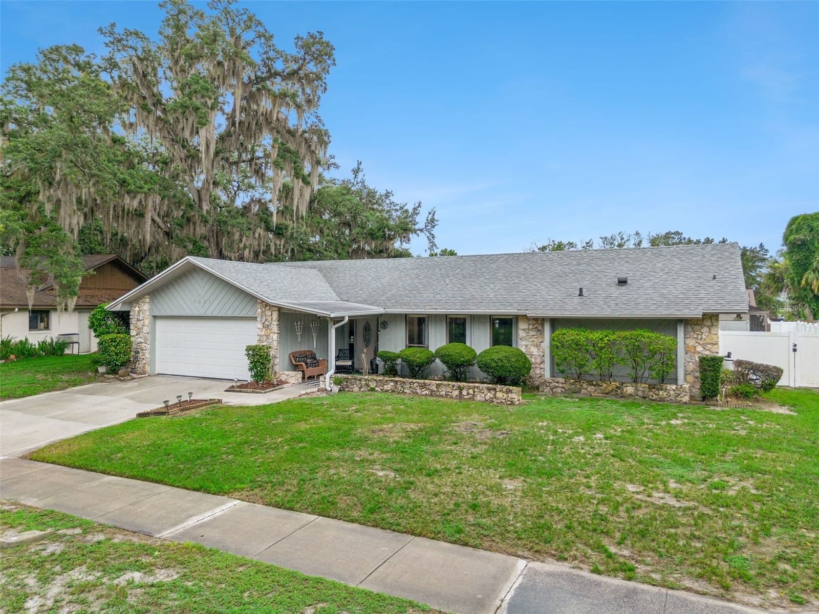 Photo 5 of 4902 BRIAR OAKS