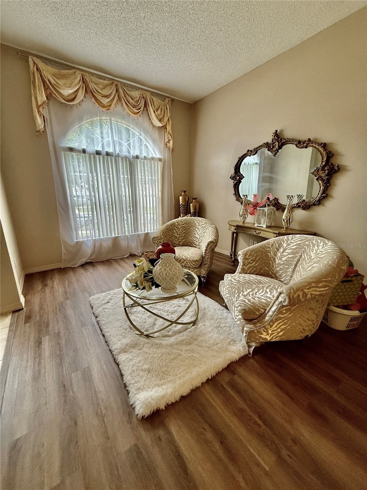 1748 FLORENCE VISTA