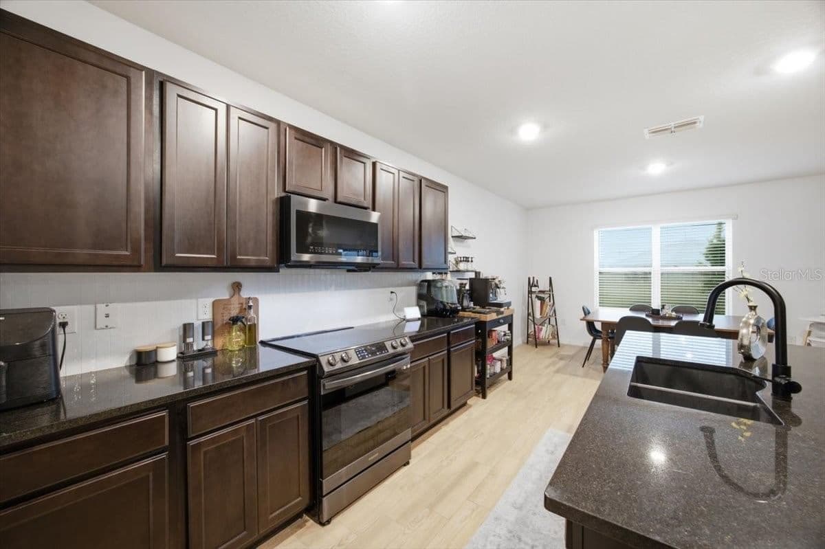 325 AUBURN GROVE
