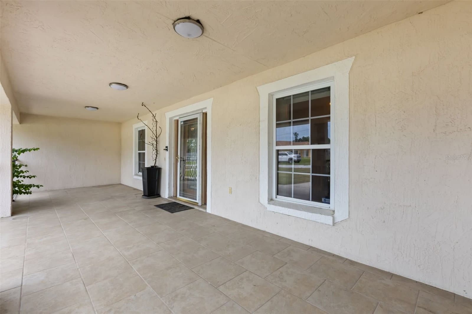 Photo 4 of 639 MARION OAKS