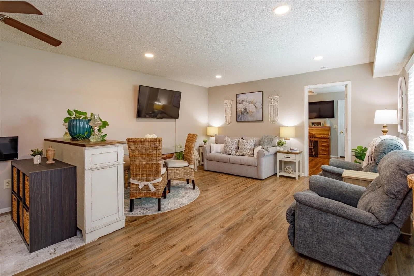 Photo 5 of 27 WINDTREE Lane #102