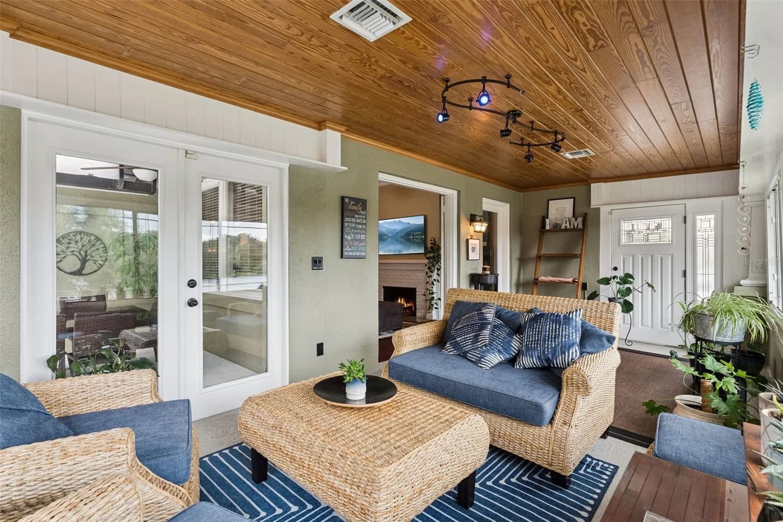 344 CRYSTAL LAKE Drive