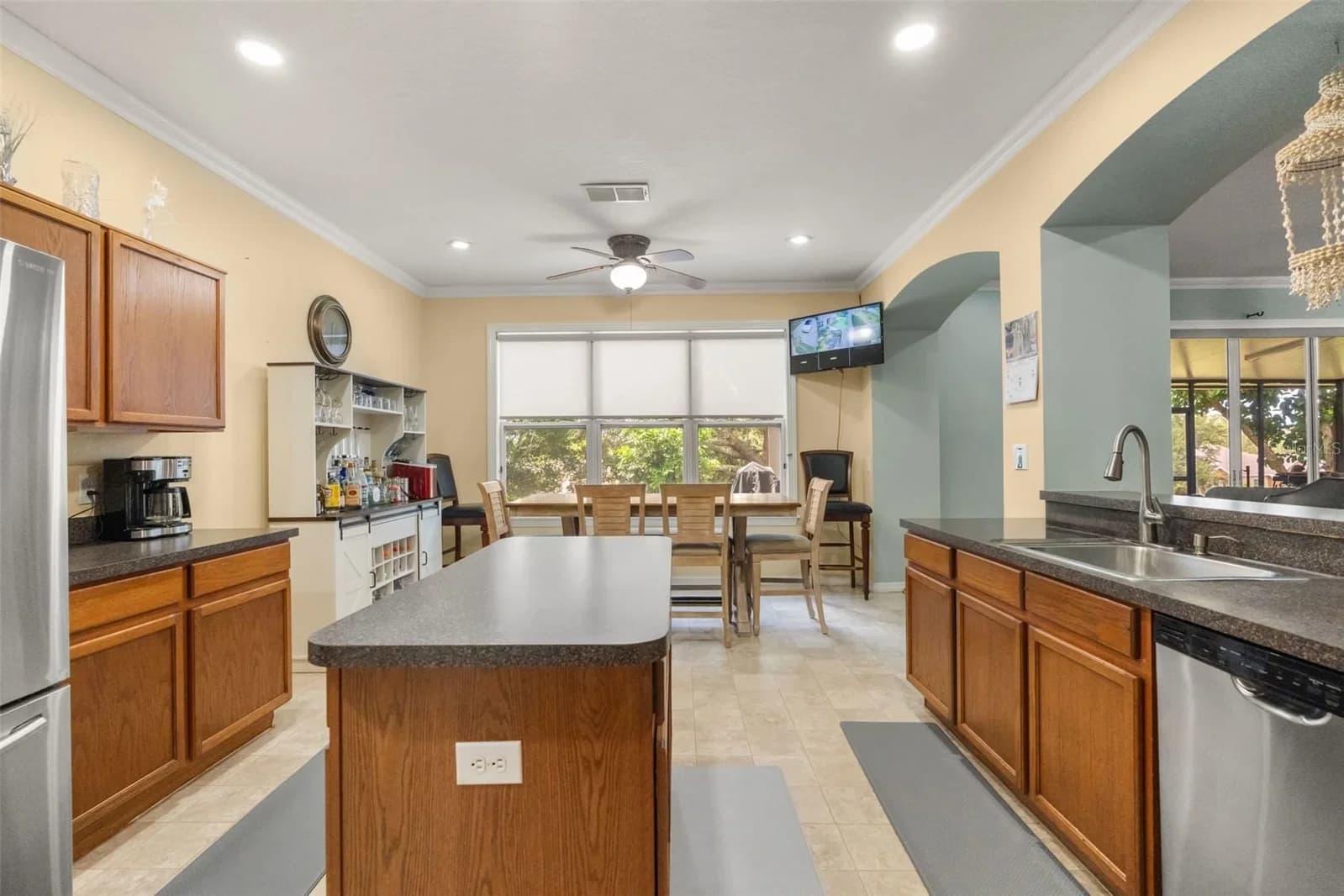 Photo 4 of 211 HUNT Street