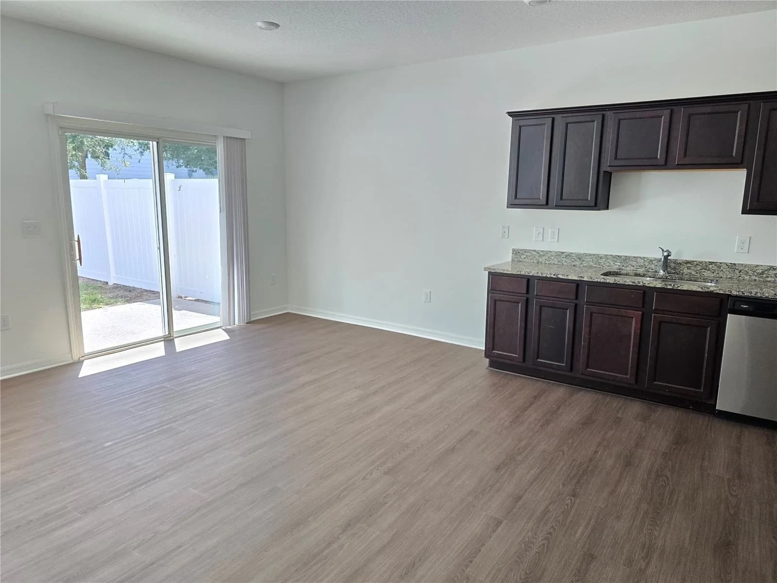 Photo 4 of 811 GRANDIN Street