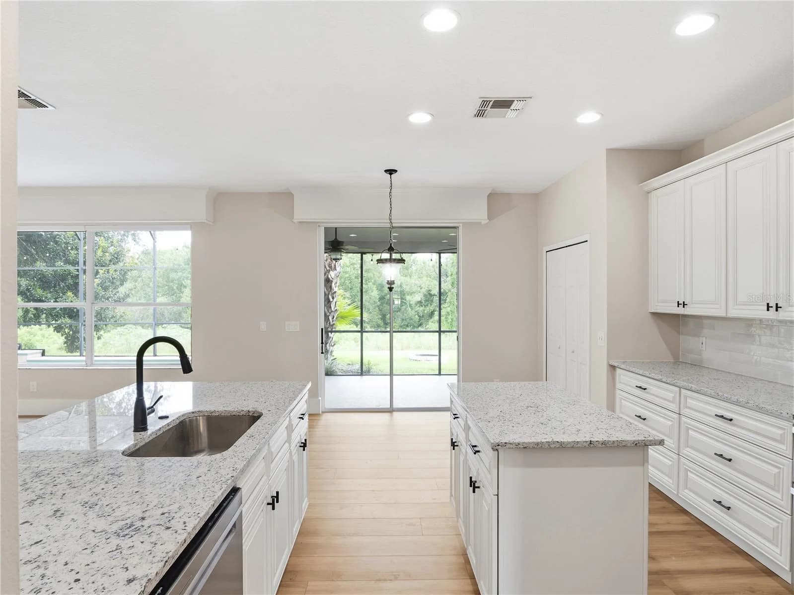 Photo 4 of 2242 WINTERMERE POINTE Drive