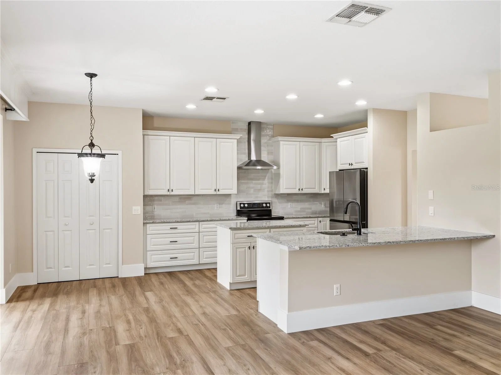 Photo 5 of 2242 WINTERMERE POINTE Drive