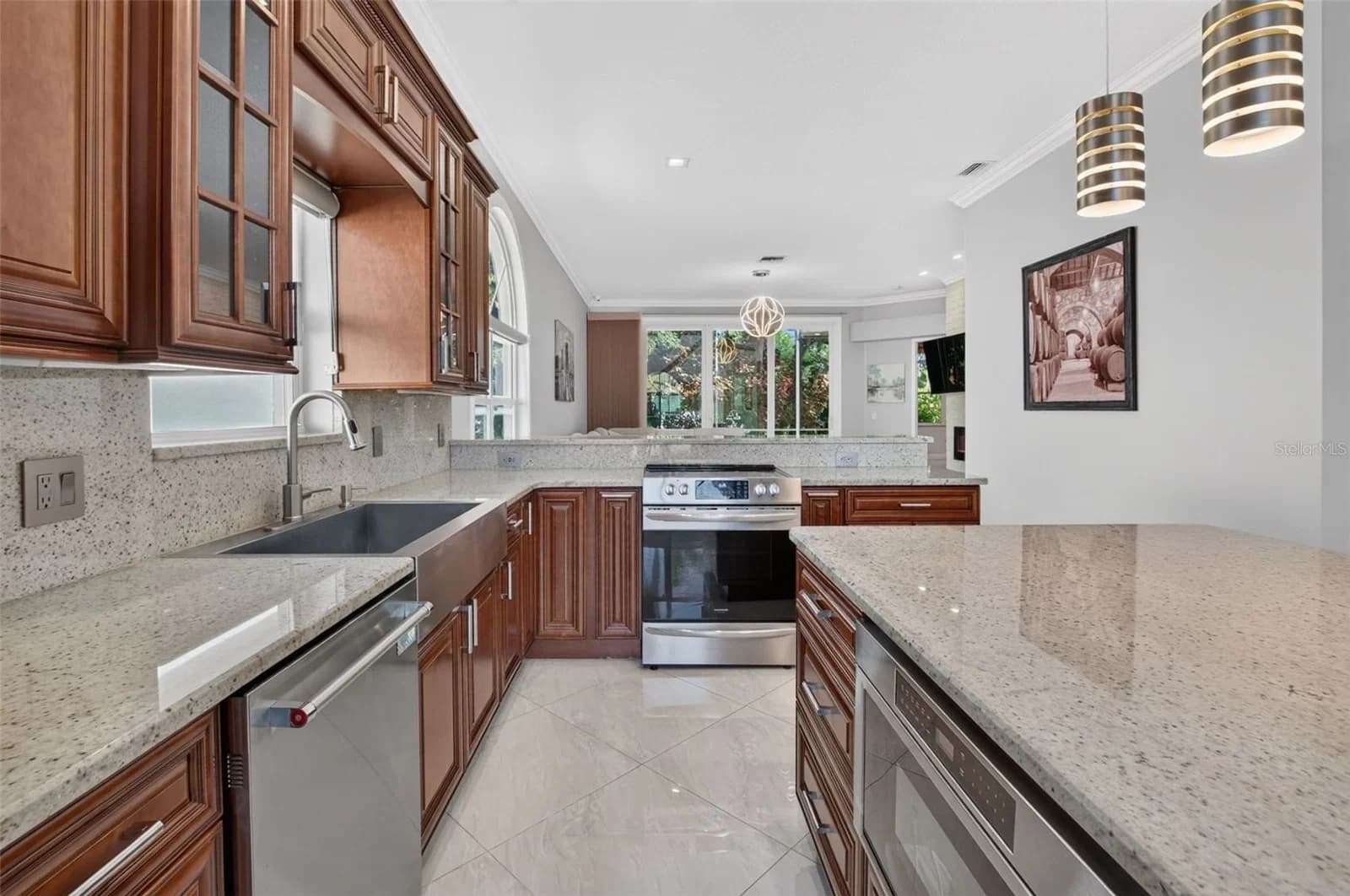 Photo 4 of 5351 VENTURA Drive