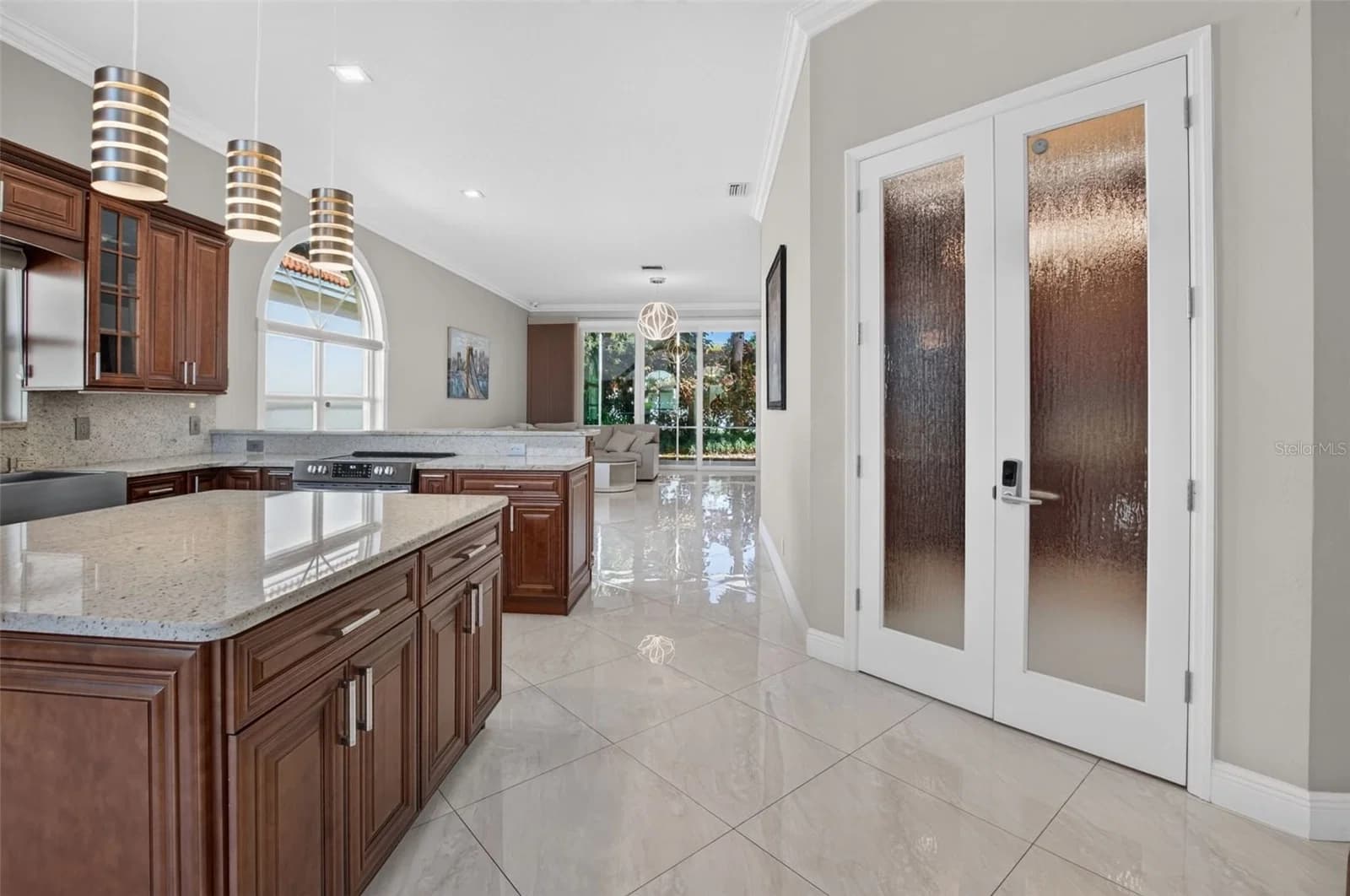 Photo 5 of 5351 VENTURA Drive