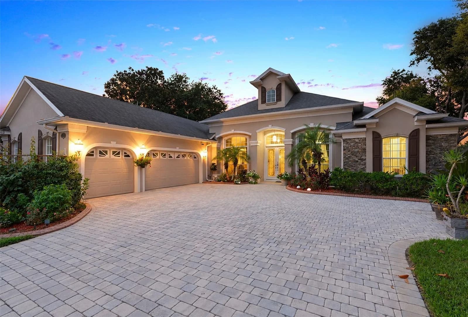 1562 KENNESAW Drive