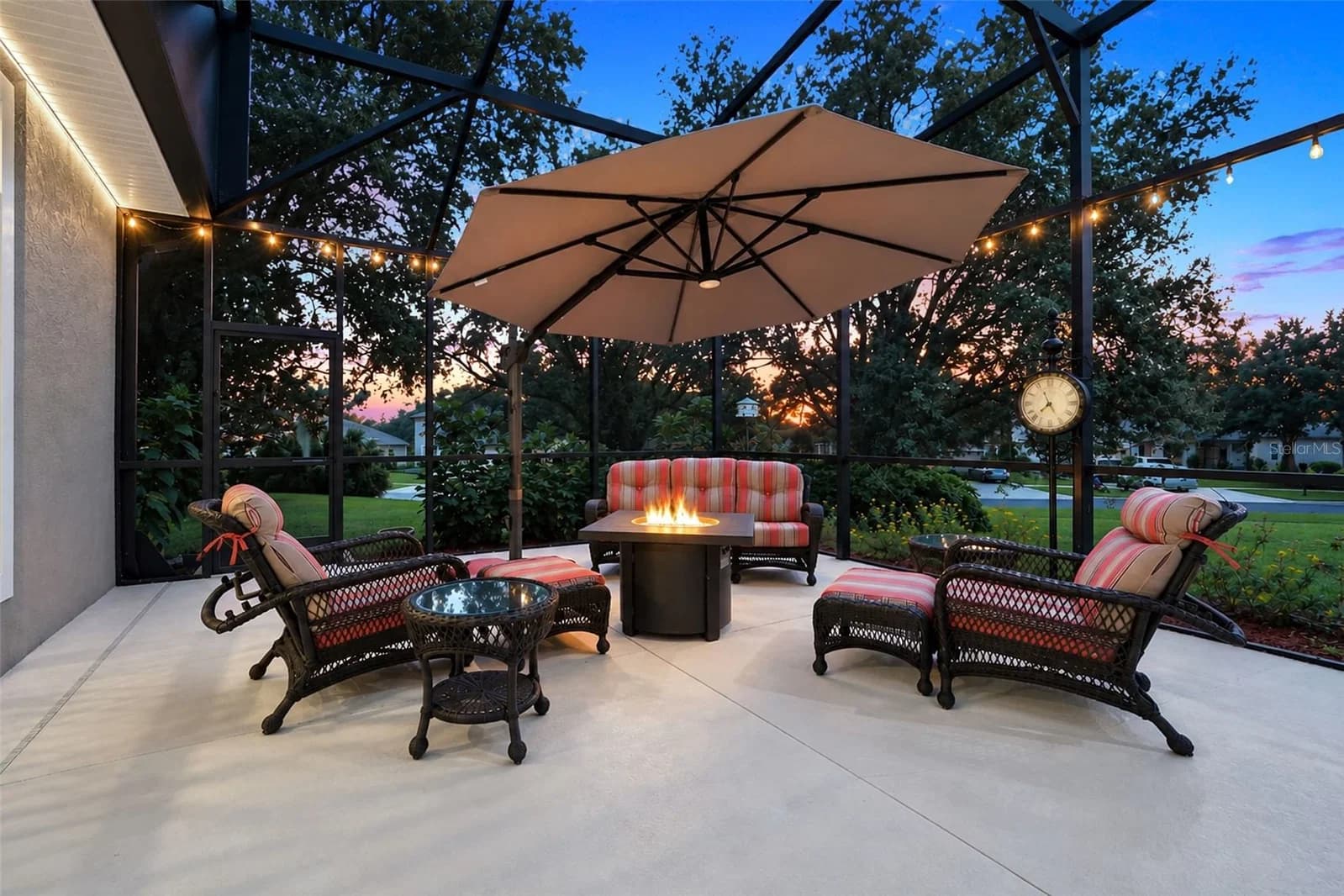 Photo 4 of 1562 KENNESAW Drive
