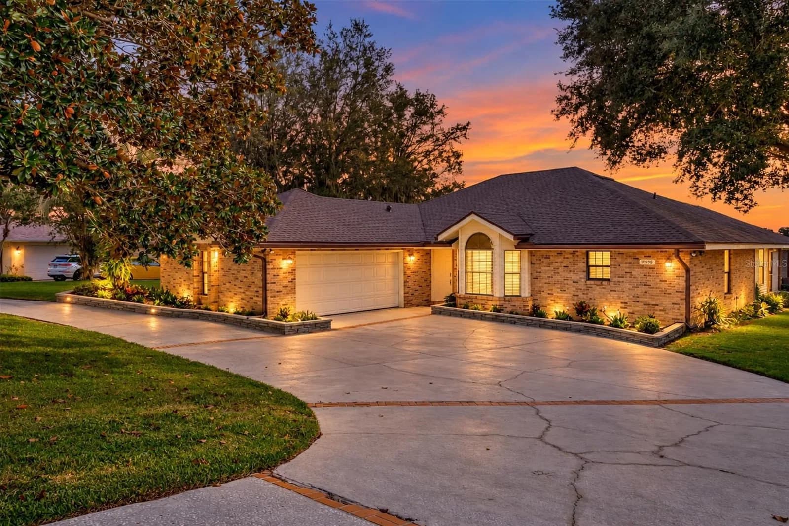 10598 LAKE HILL Drive