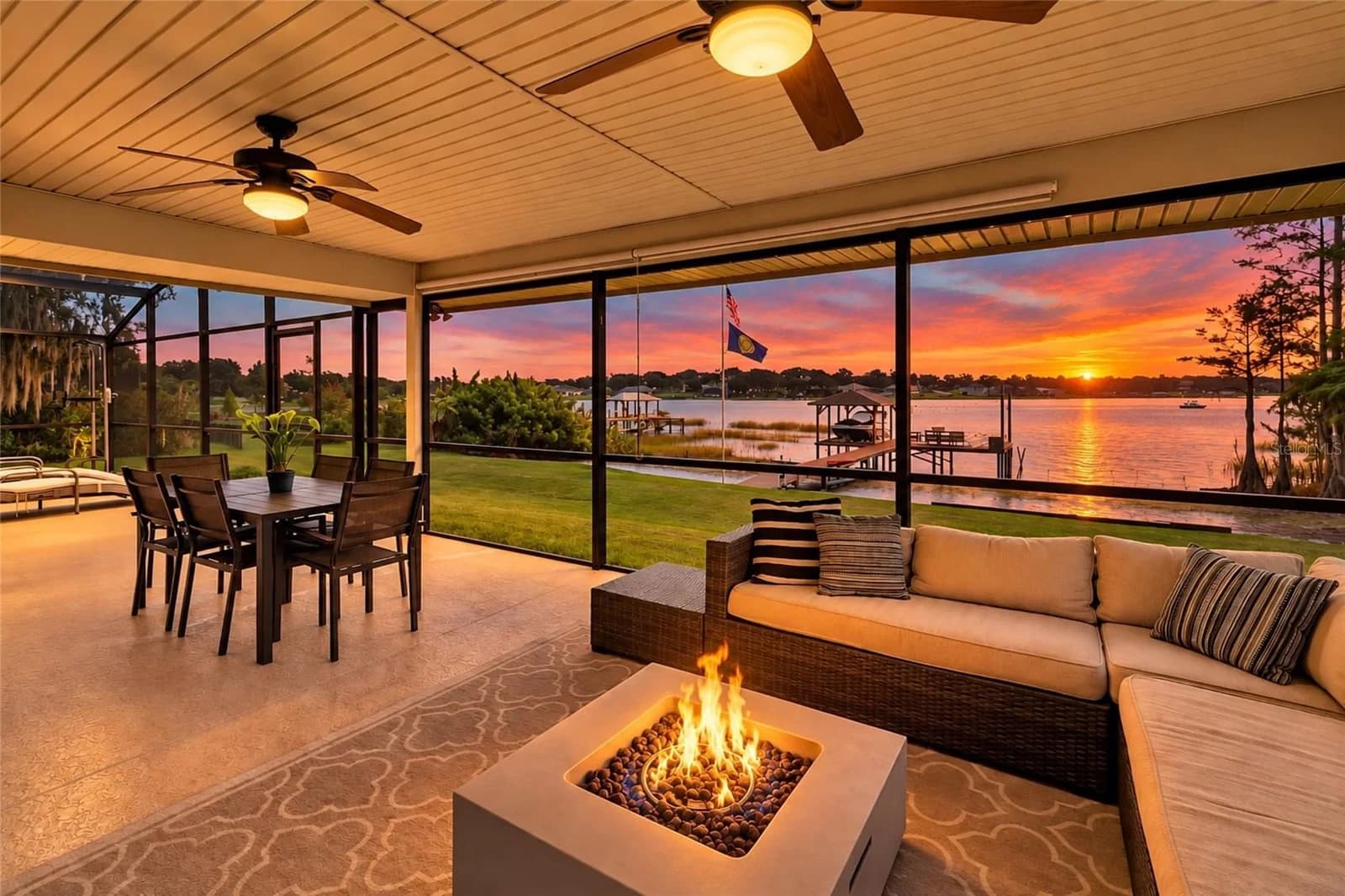 10598 LAKE HILL Drive