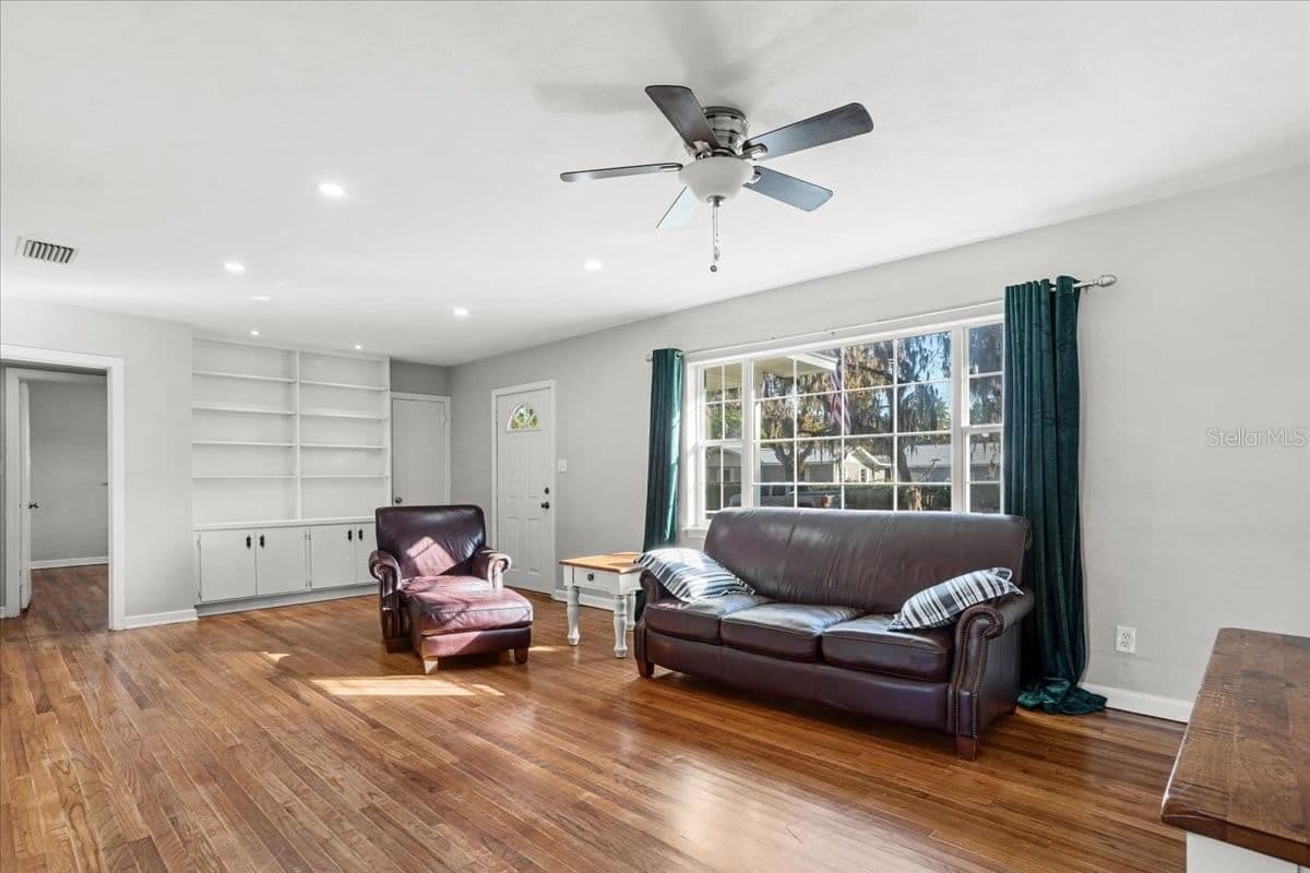 Photo 5 of 220 28TH