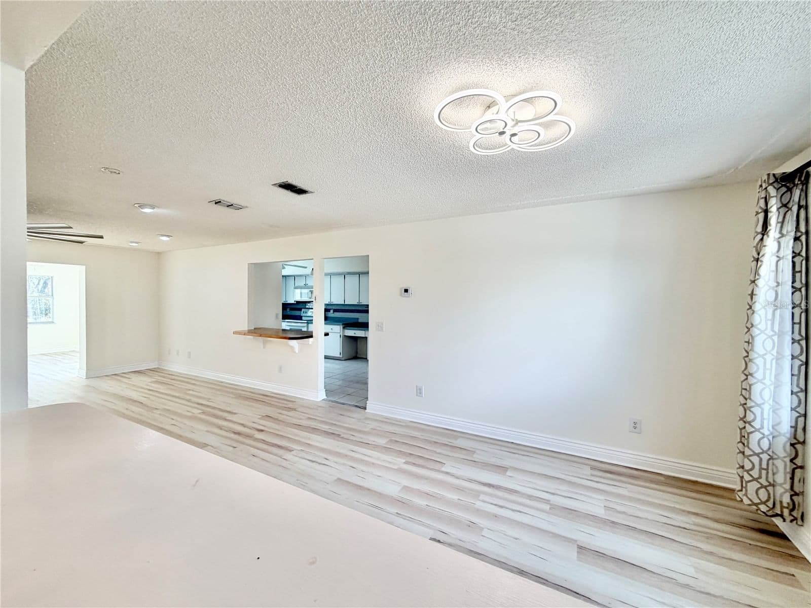 Photo 4 of 17469 35TH AVENUE
