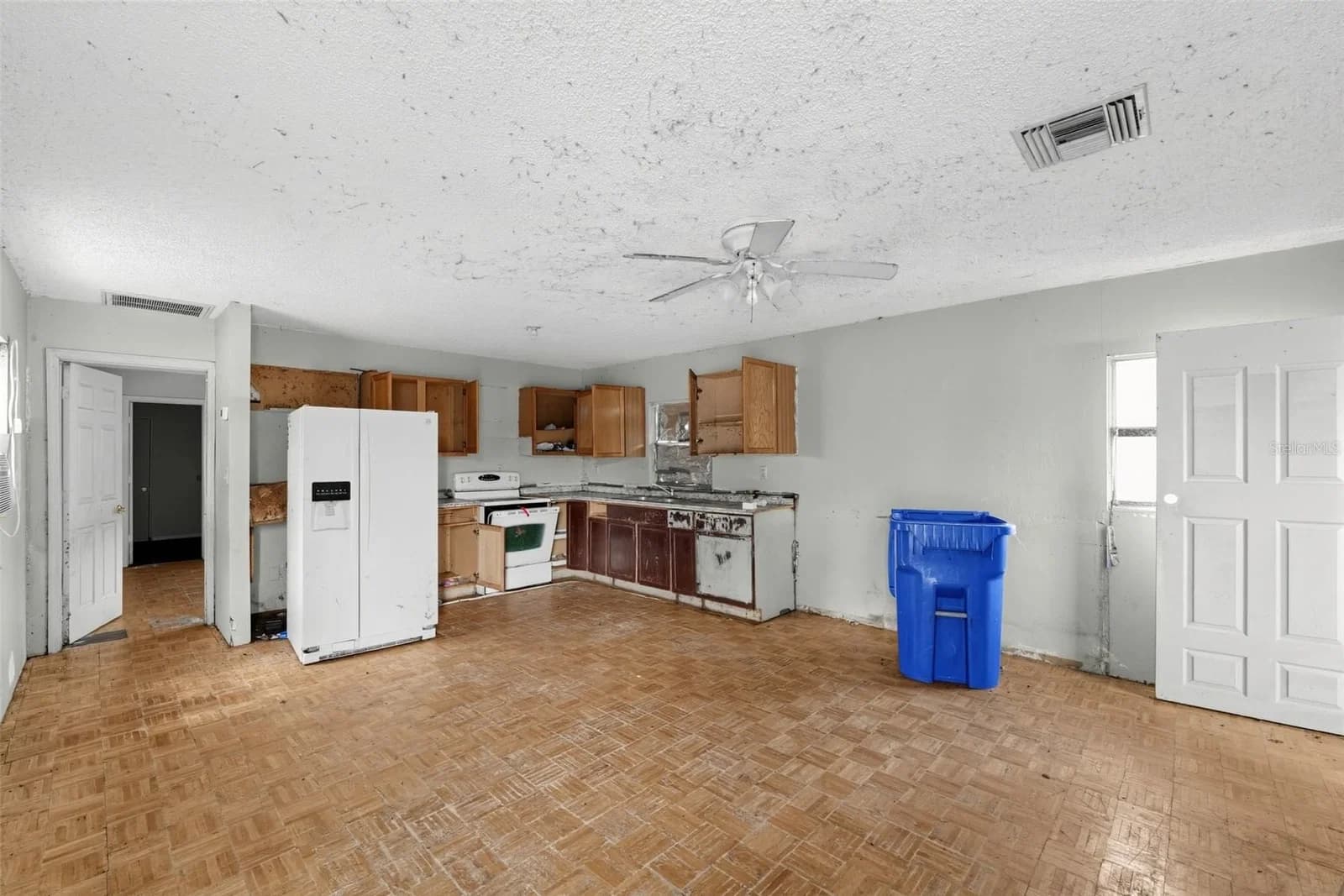 Photo 4 of 1048 MISSOURI Avenue