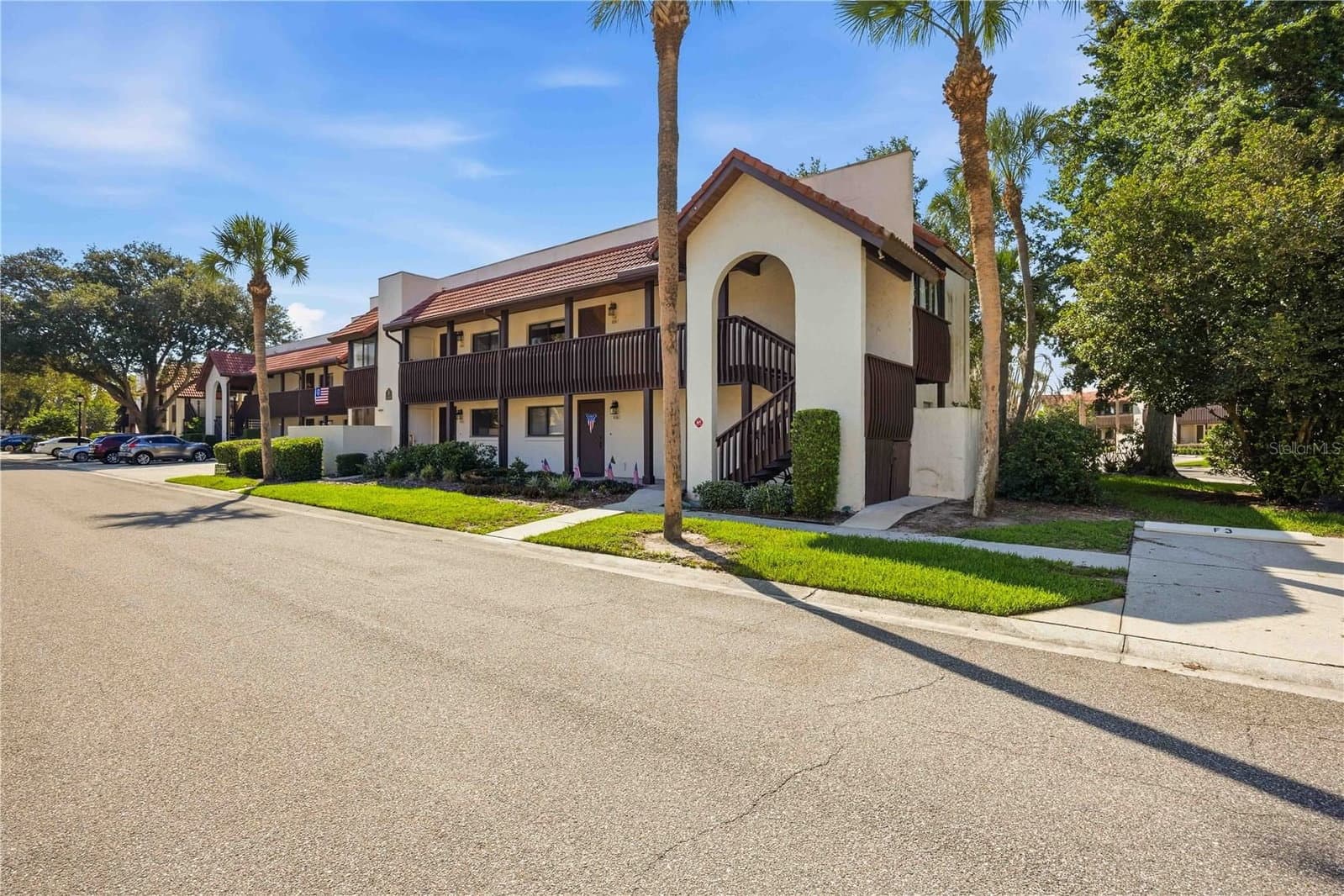 6204 COUNTRY CLUB
