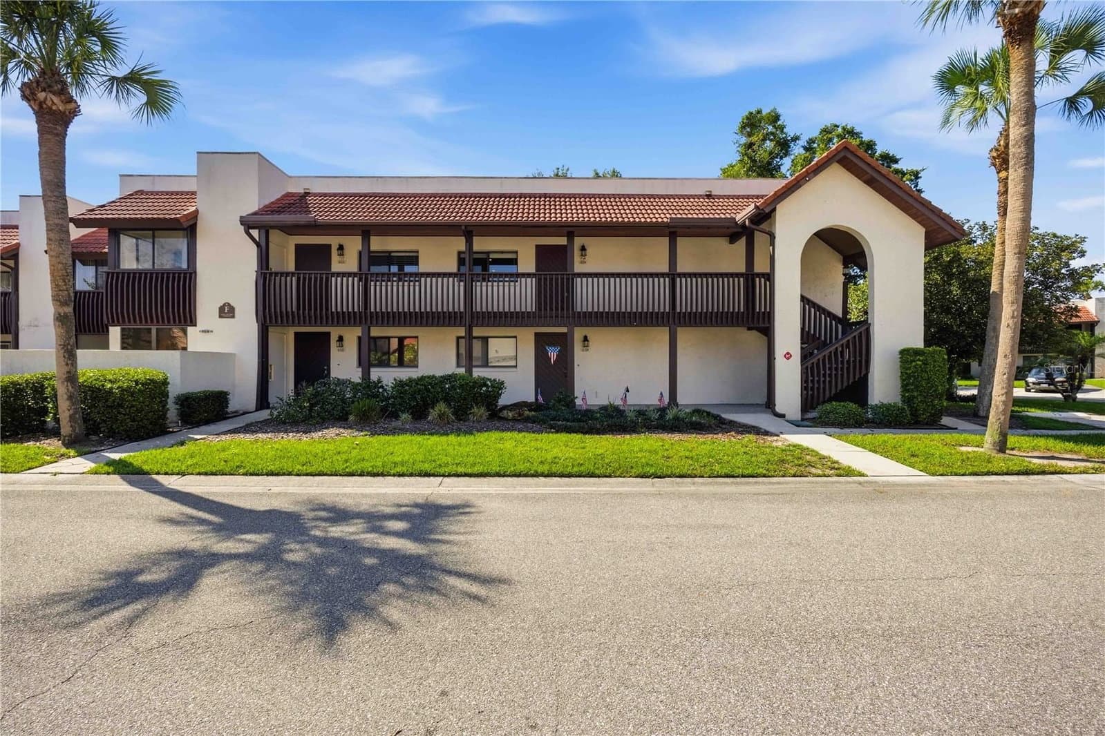 6204 COUNTRY CLUB