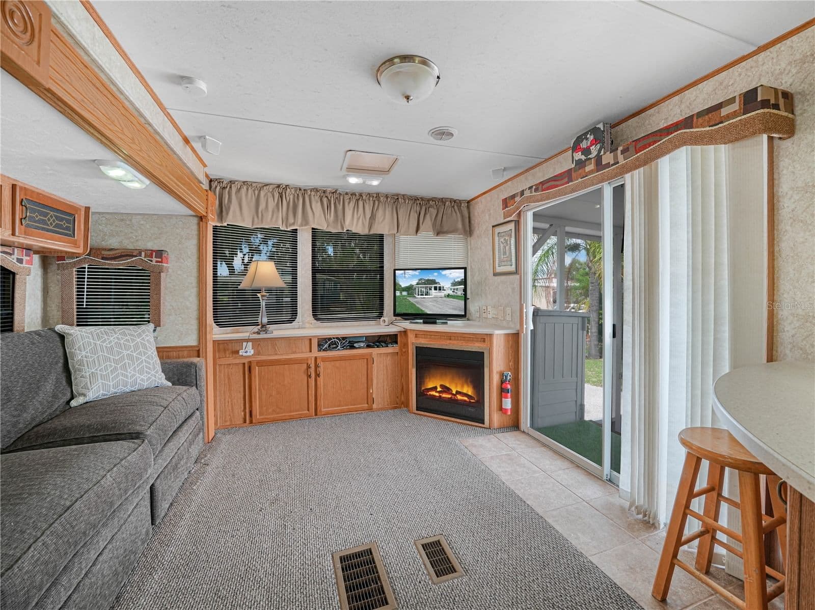 Photo 5 of 19 SILVERSIDES Street