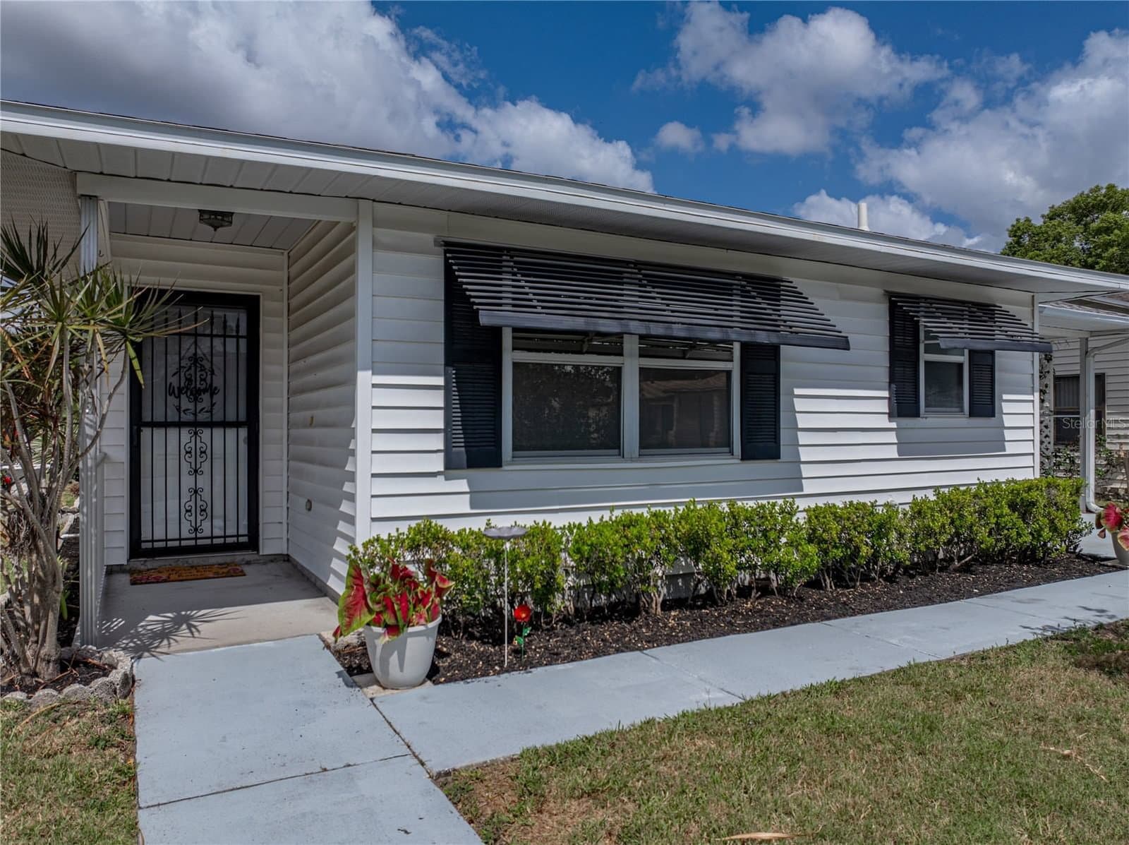 Photo 4 of 4965 GOLDENVIEW