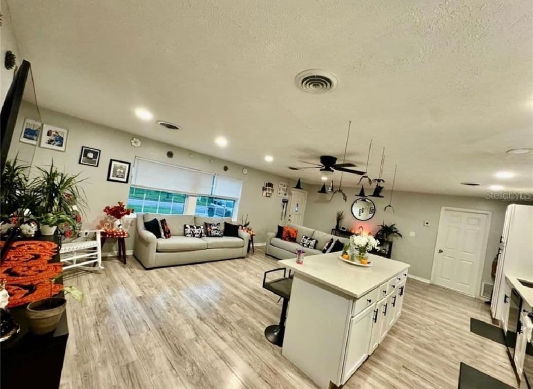 5832 HOLMES