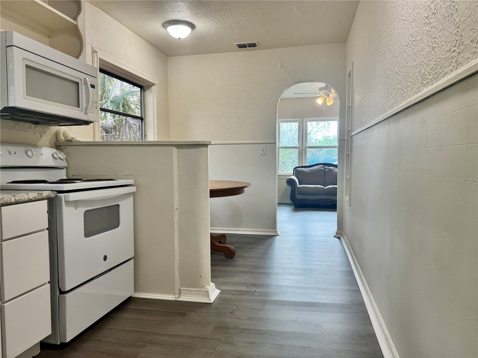 Photo 4 of 425 SESSOMS