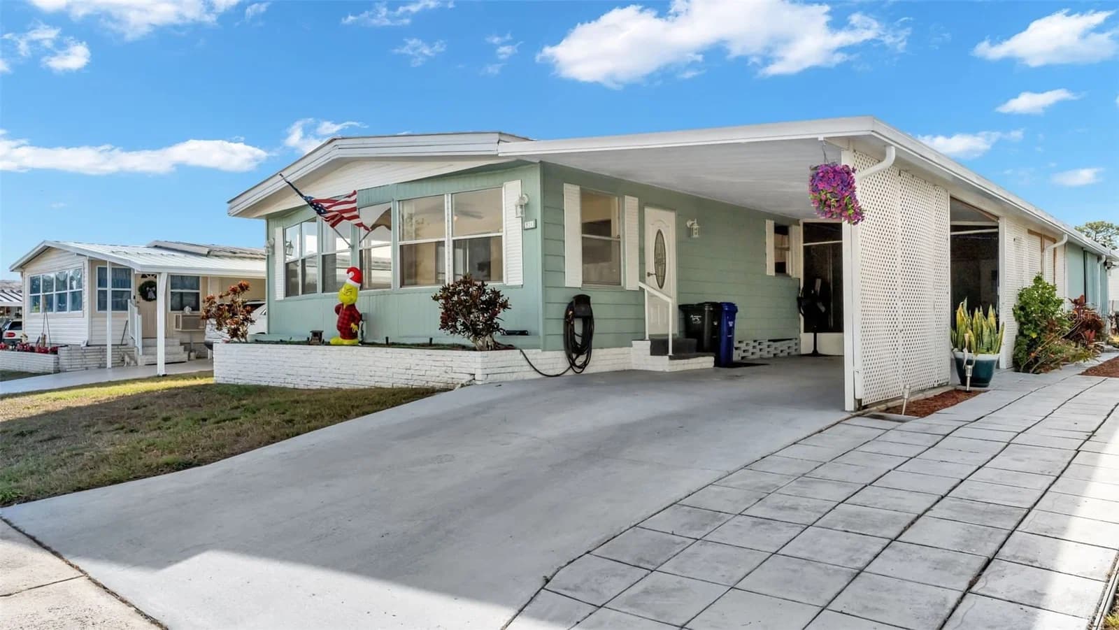 924 ELIZABETH Lane