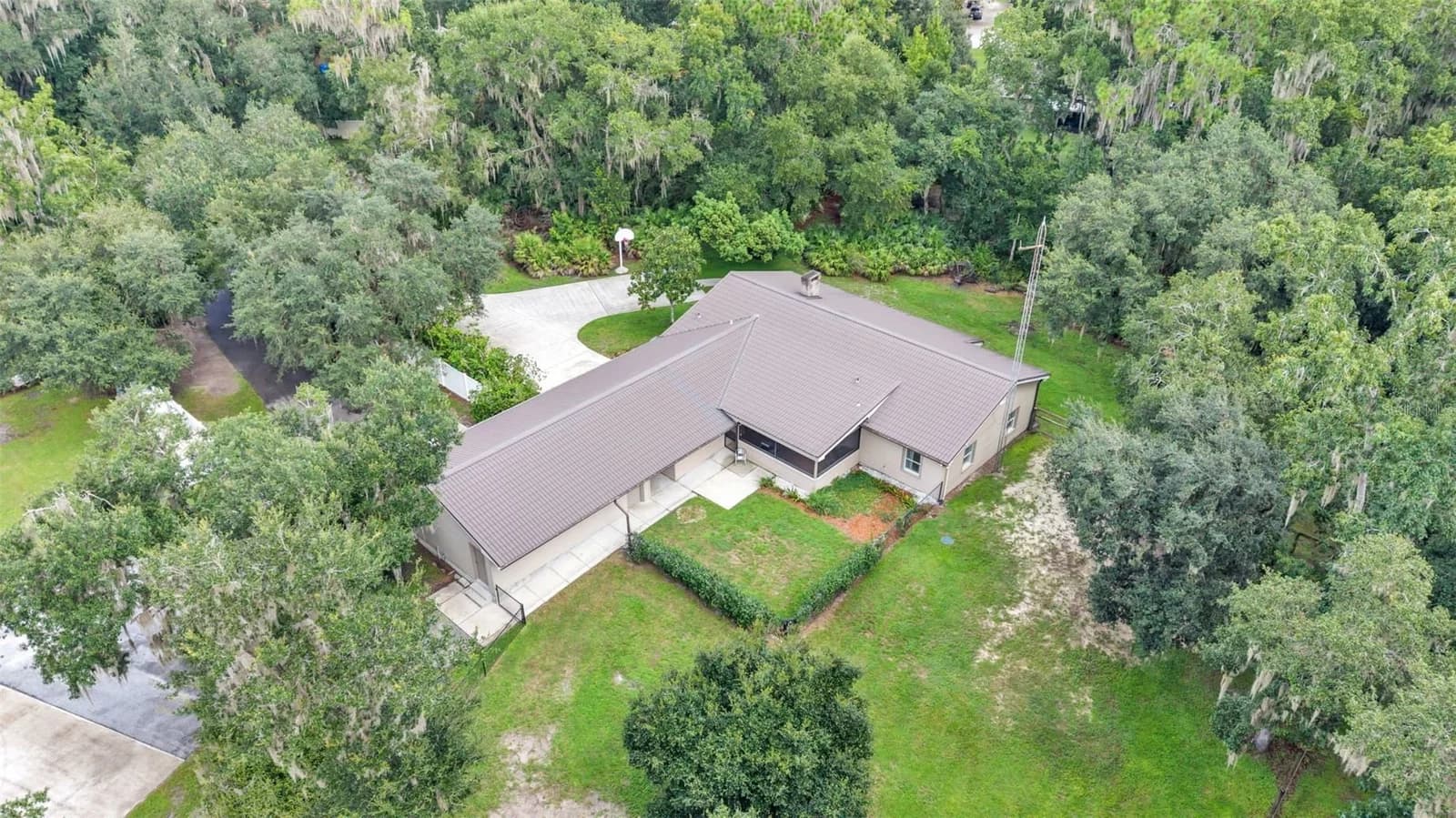 Photo 5 of 6400 E FORESTWOOD Drive