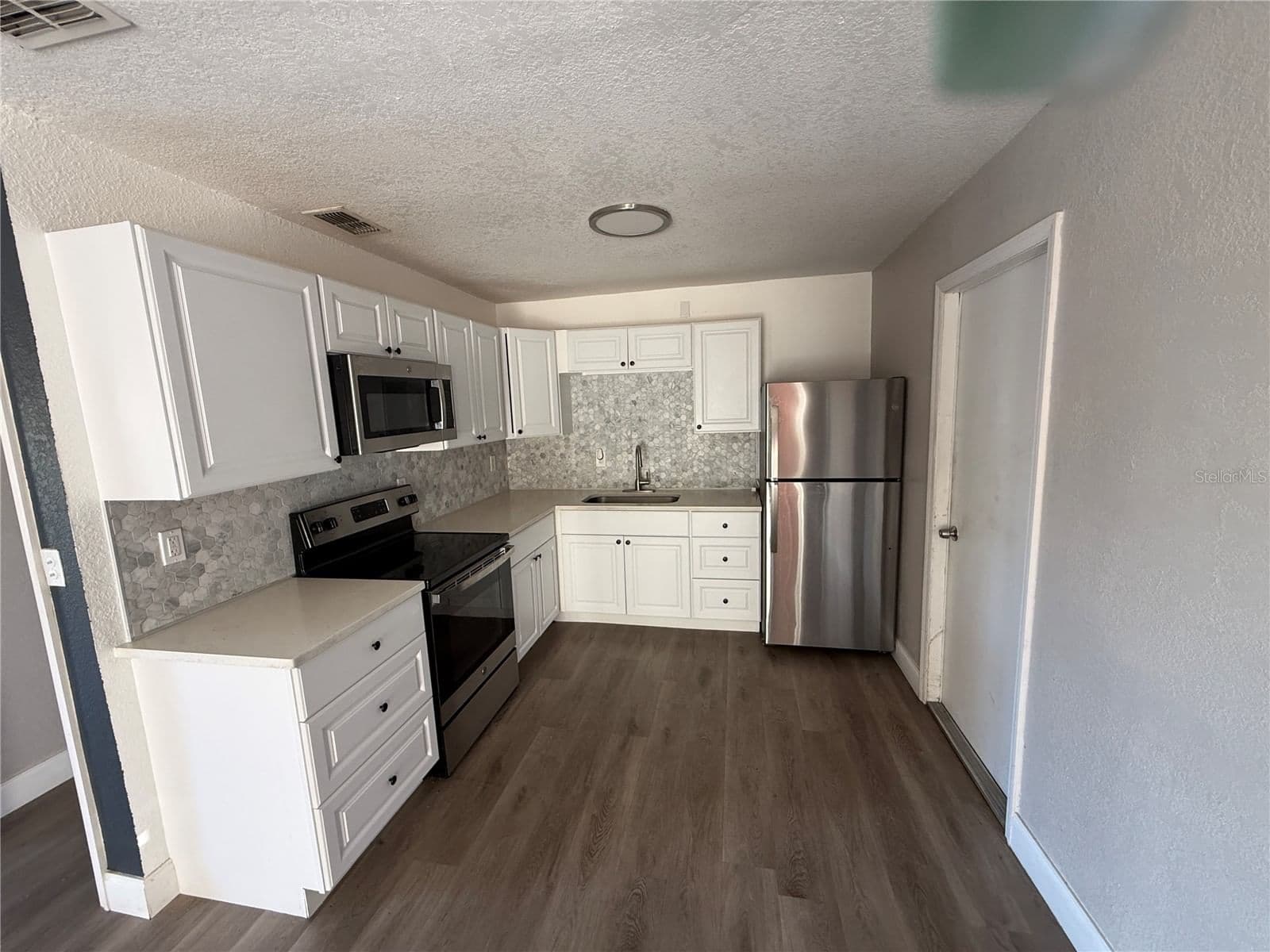 1611 FRUITWOOD