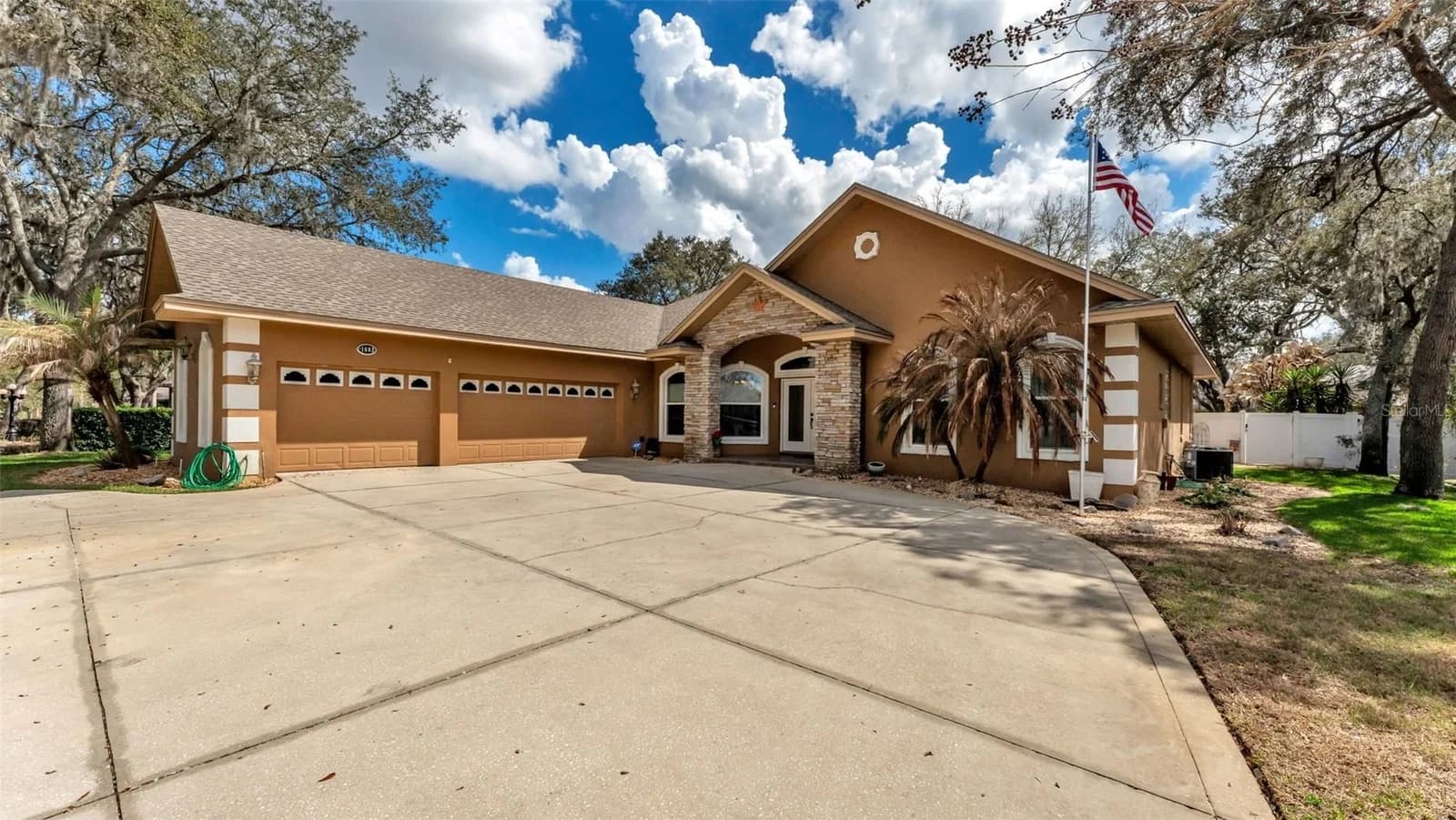1603 SIR HENRYS Trail