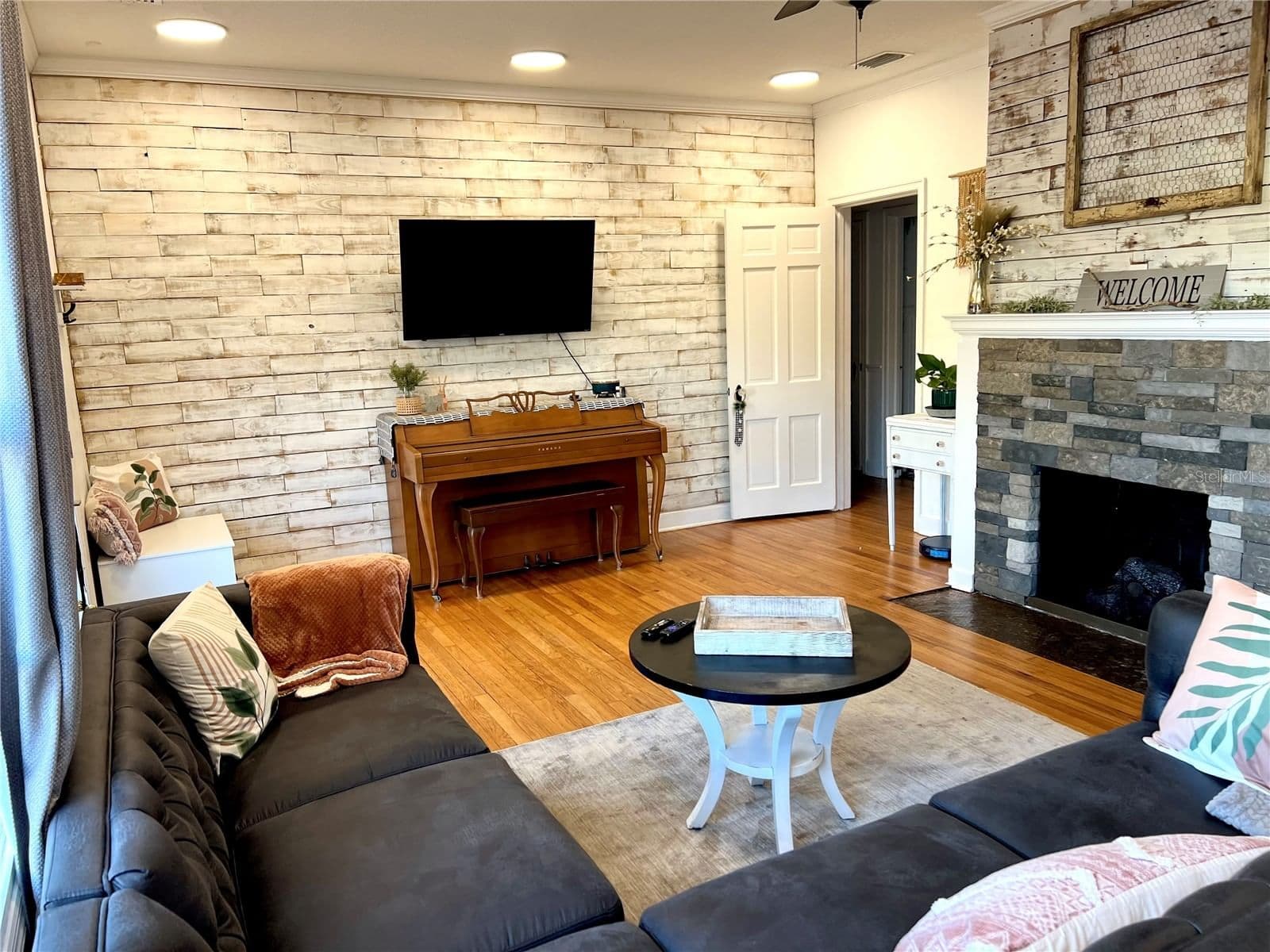 Photo 5 of 701 PARK HILL AVE