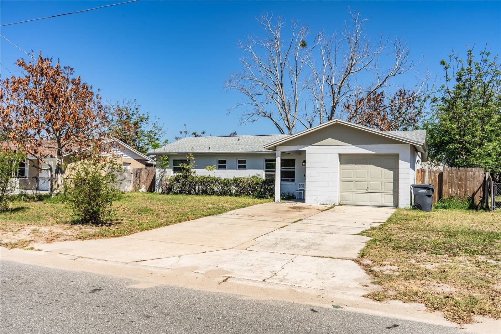 1015 CAREFREE COVE