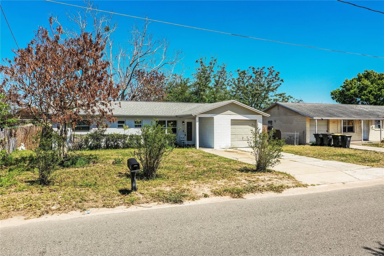 1015 CAREFREE COVE