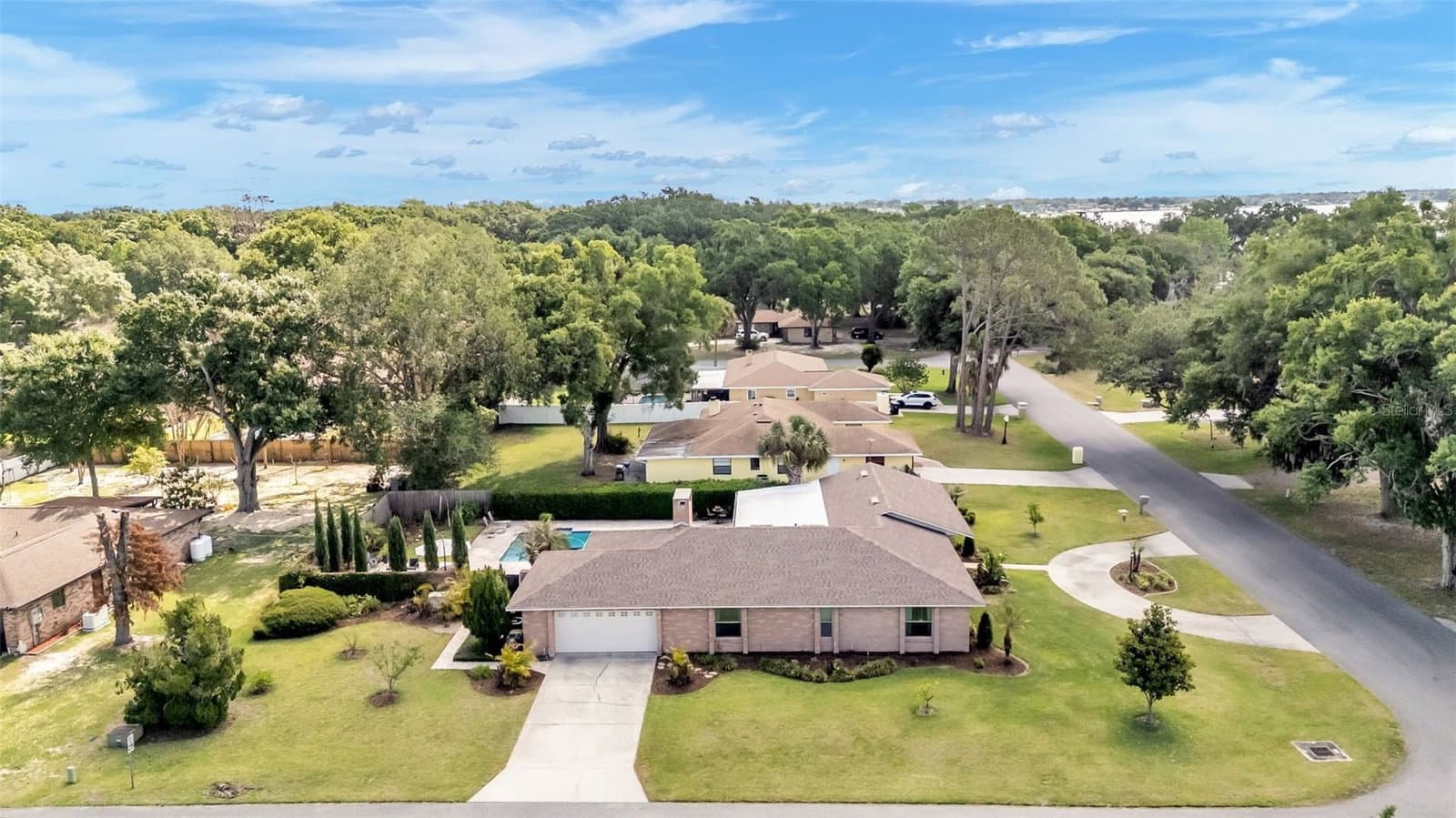 Photo 5 of 906 CRESTVIEW