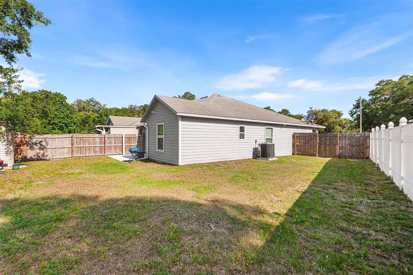 Photo 4 of 608 PINEVILLE