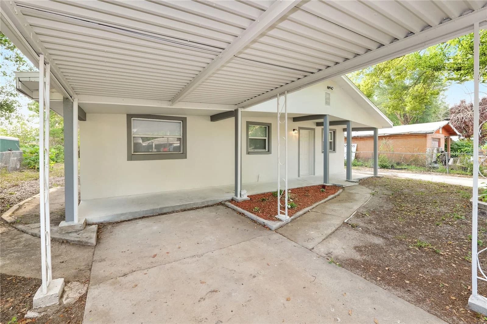Photo 4 of 114 SHELTON Avenue