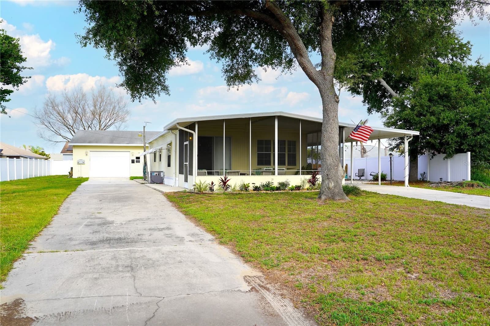 5747 LAKE FOX