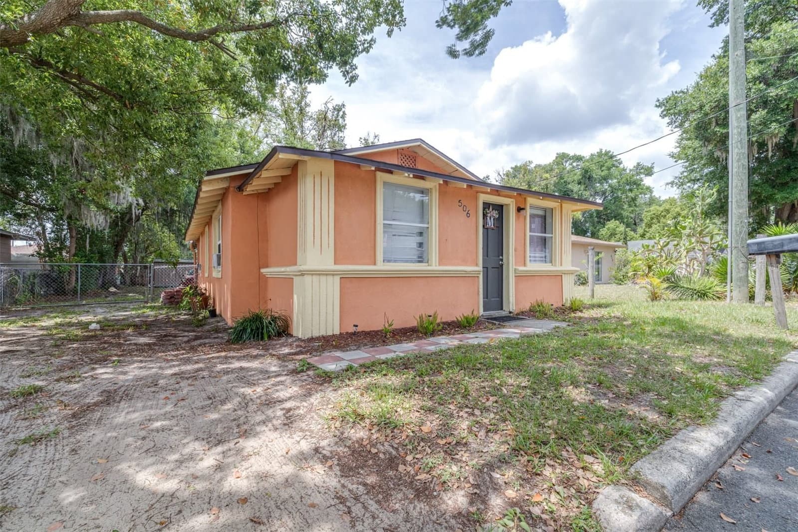 Photo 4 of 506 WHITEHURST