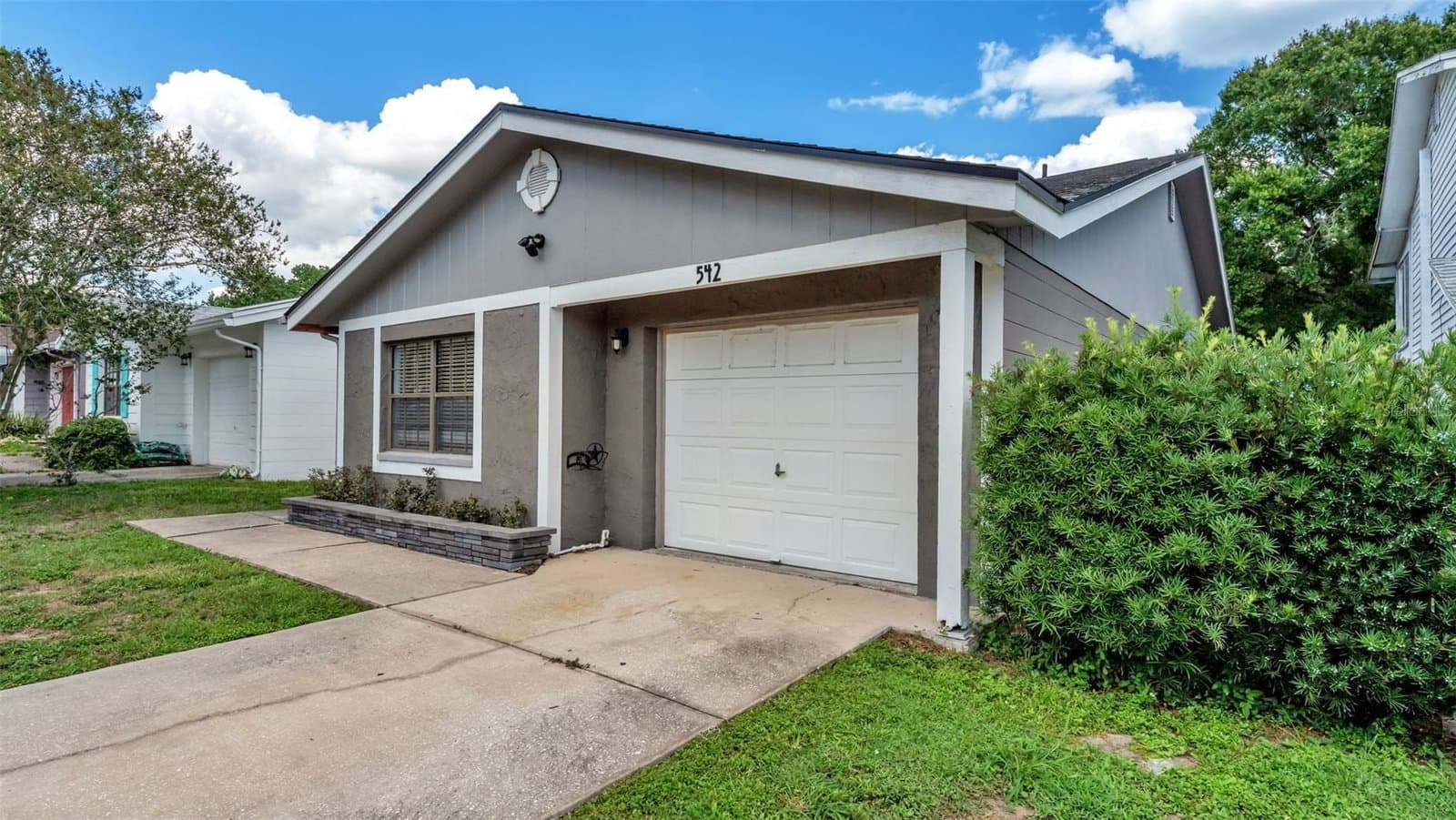 542 LAKE DEXTER
