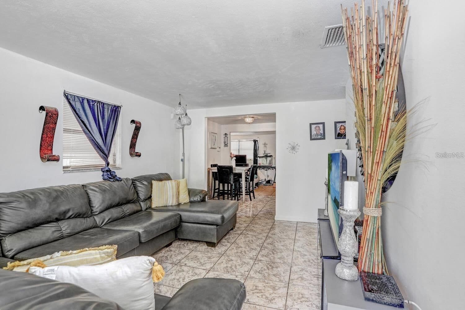 4833 ASHLAND