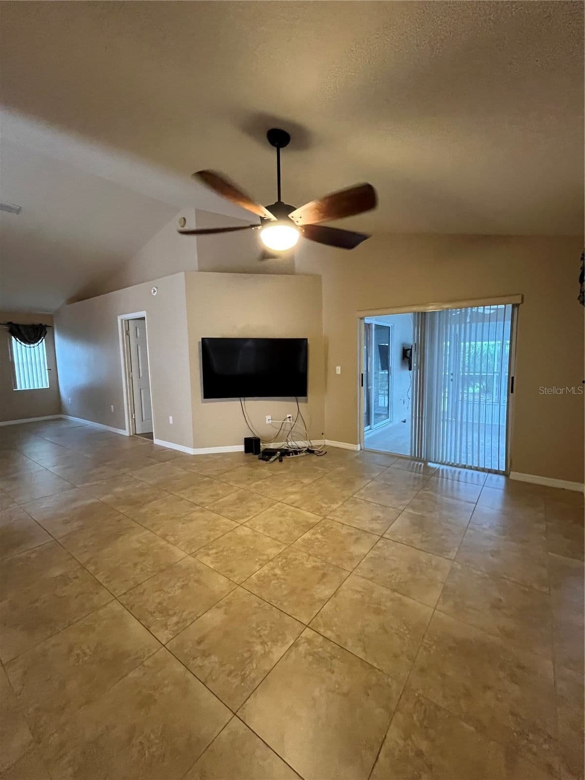 Photo 4 of 2160 SUNSTONE