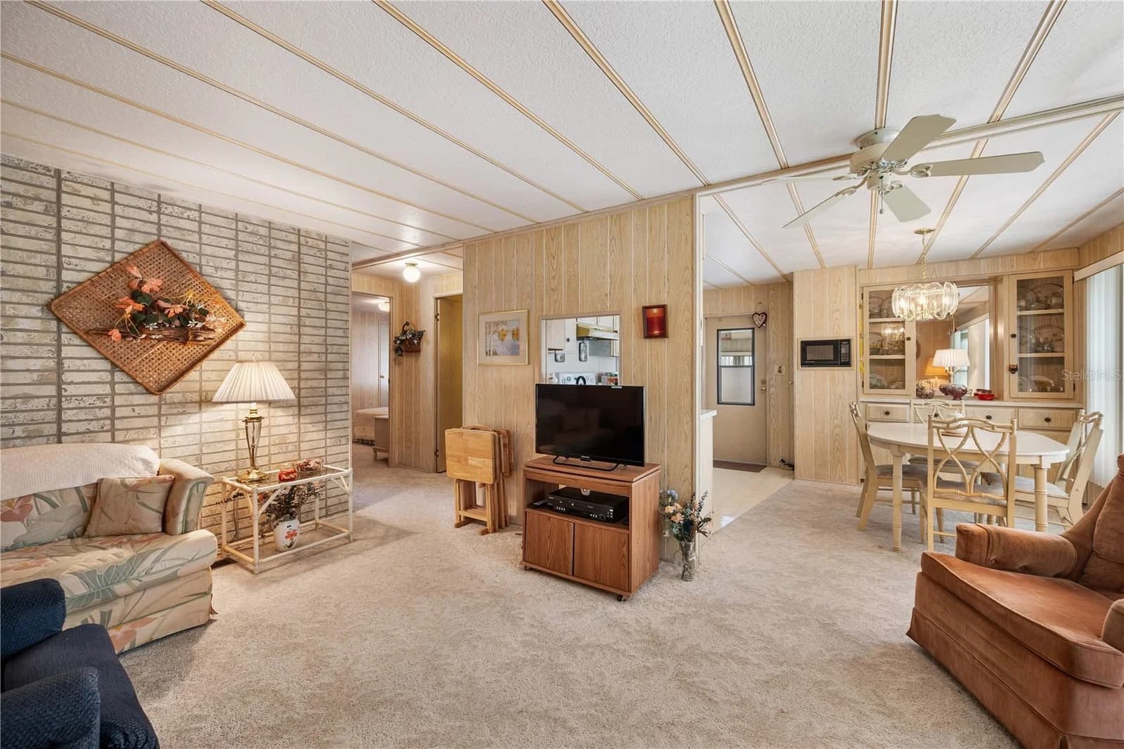 Photo 4 of 1610 REYNOLDS Road #262