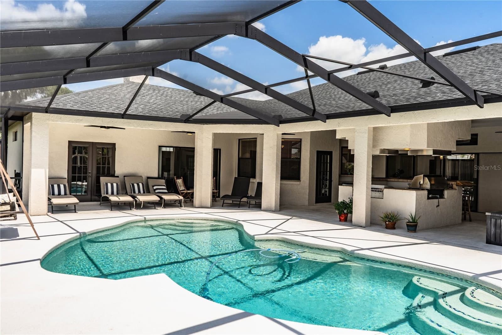 2205 CHESTERFIELD