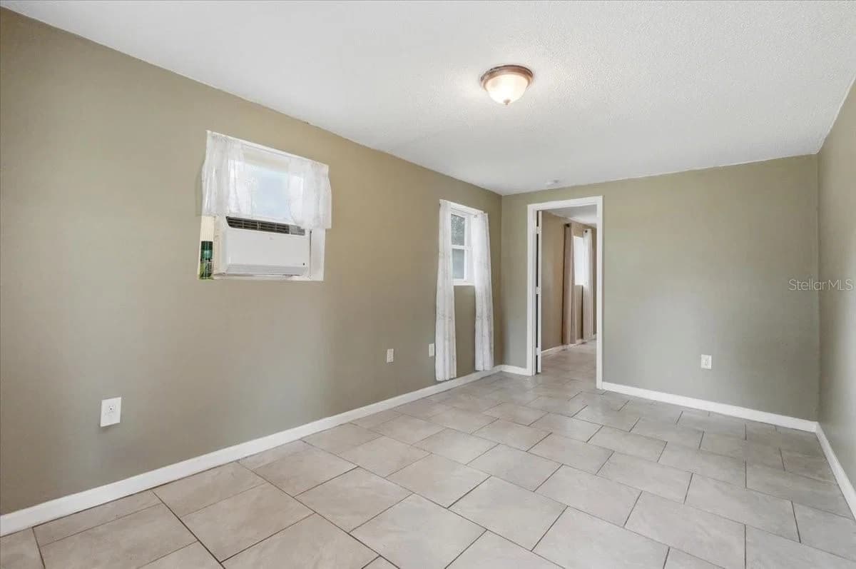 Photo 5 of 2418 JUNGLE Street