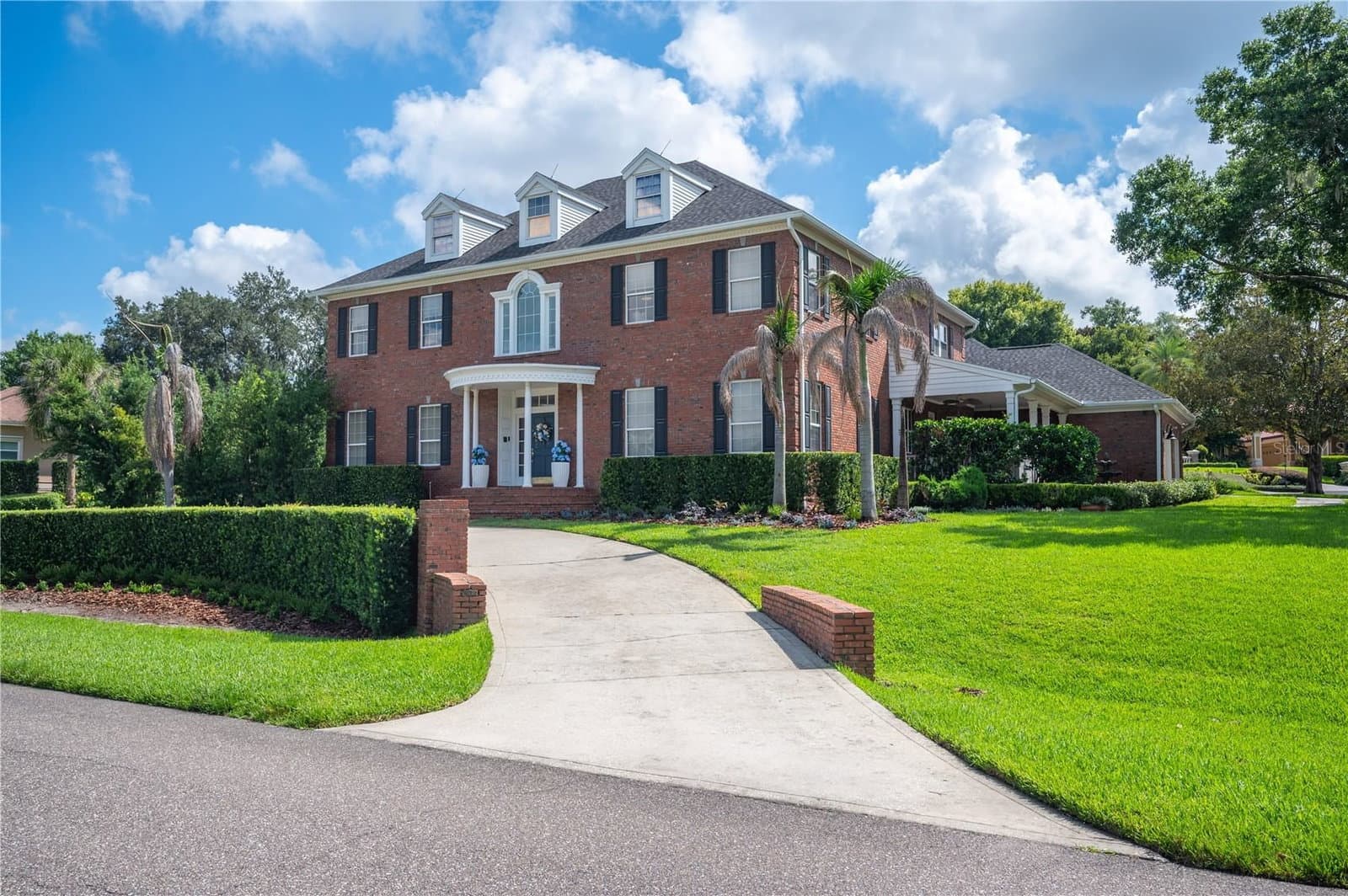 5120 LAKE IN THE WOODS