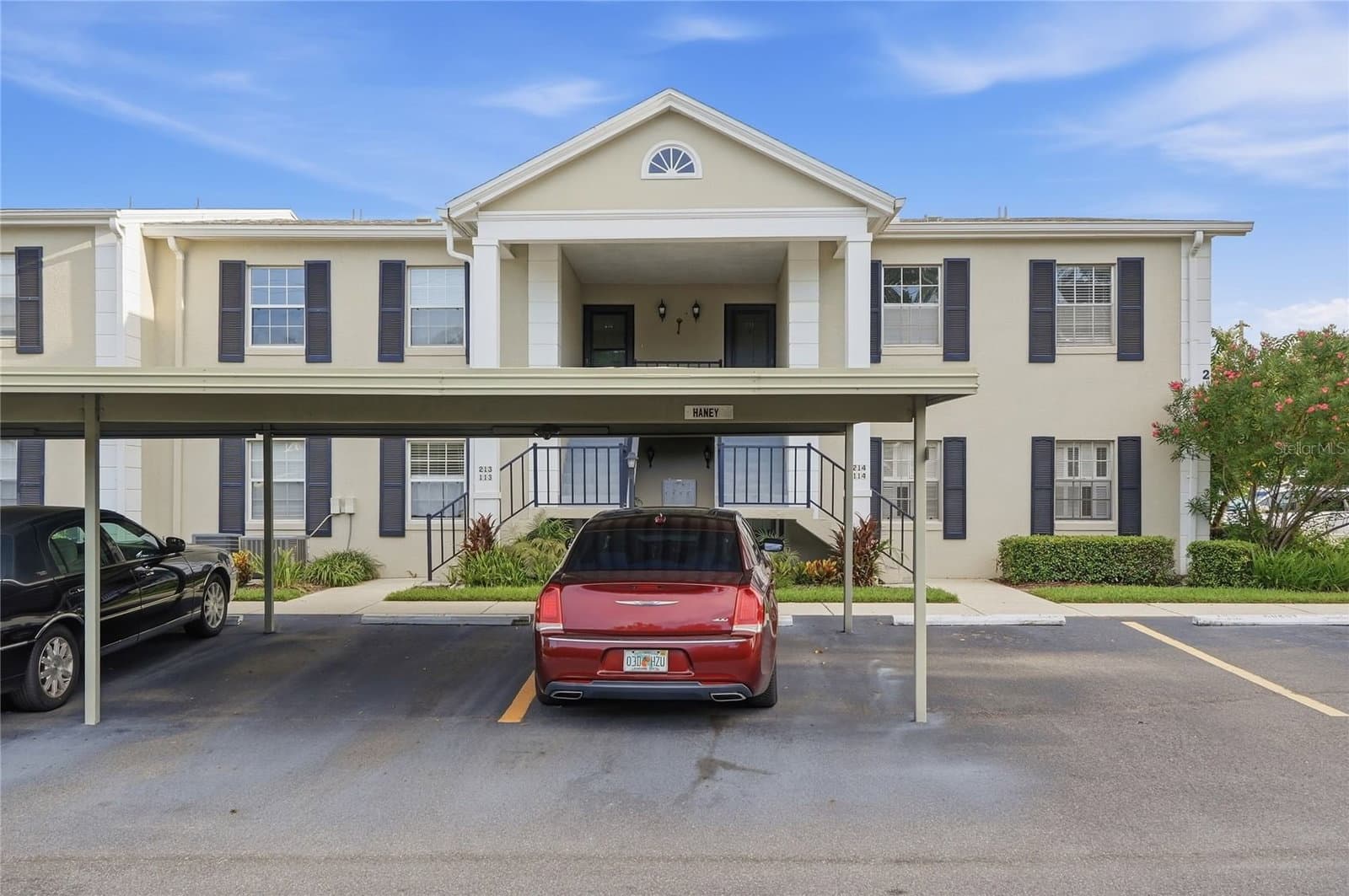689 LAKE HOWARD
