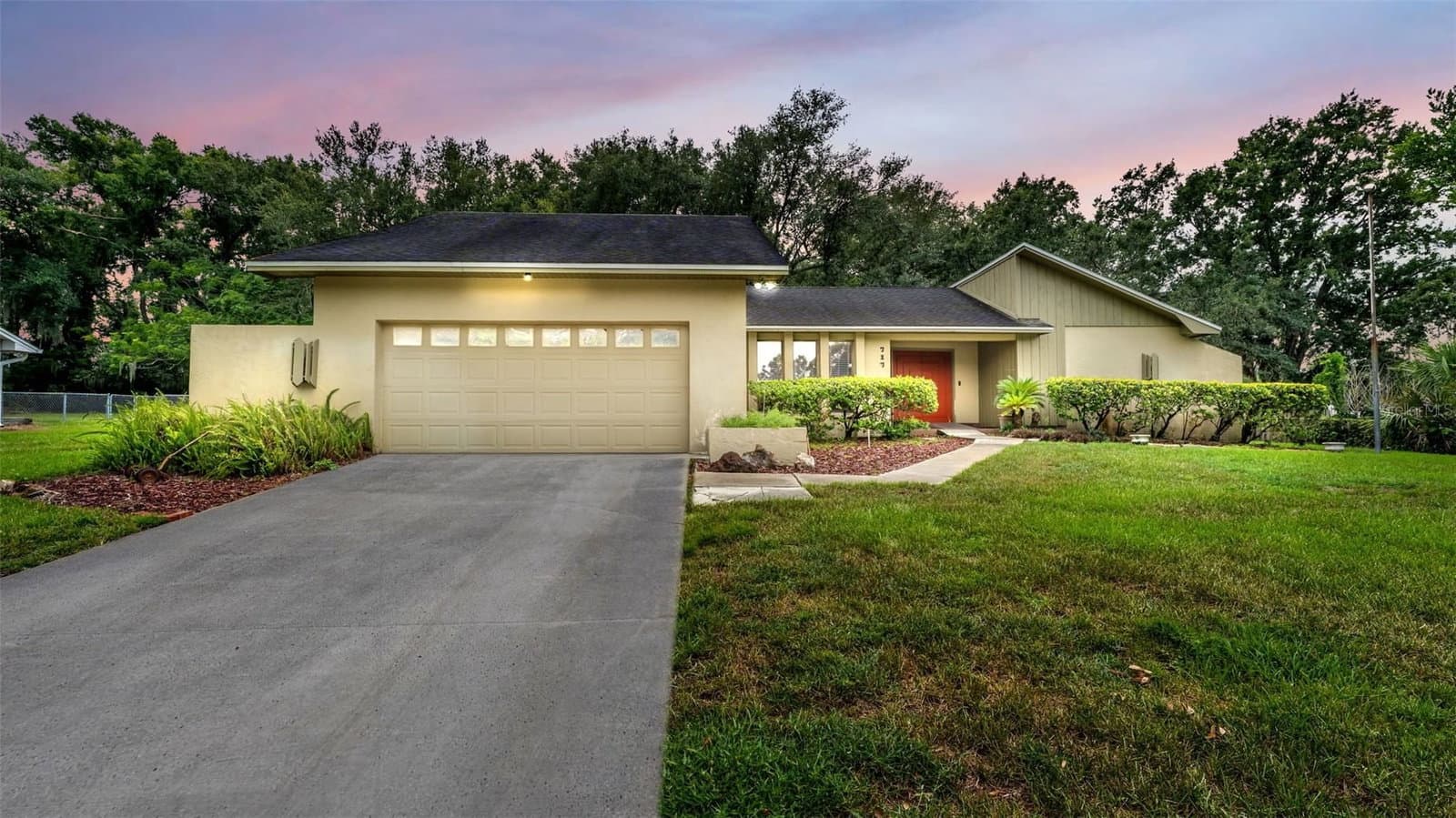 717 WOODHILL