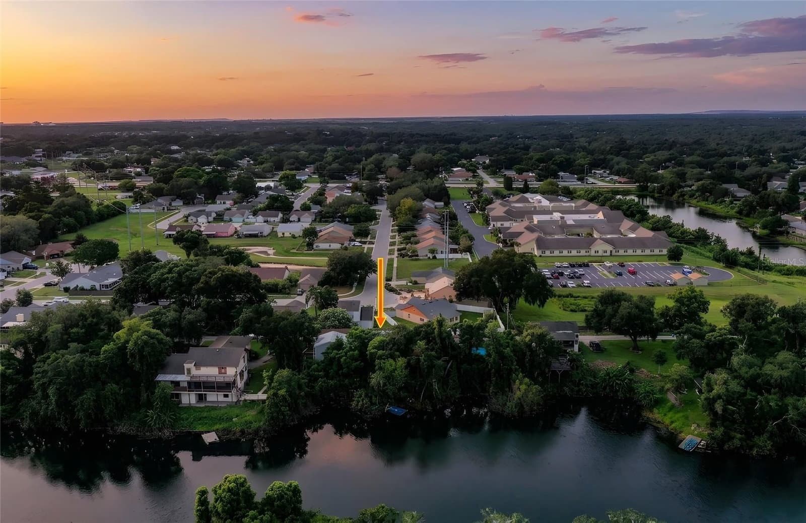 950 LAKE COVE