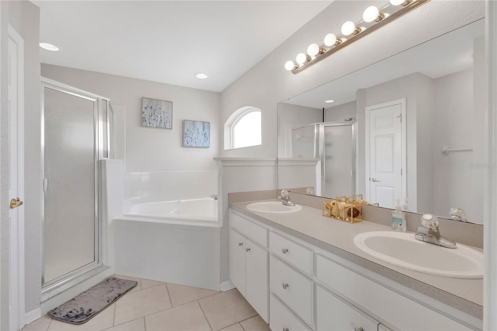 Photo 5 of 6315 HAMPTON POINTE
