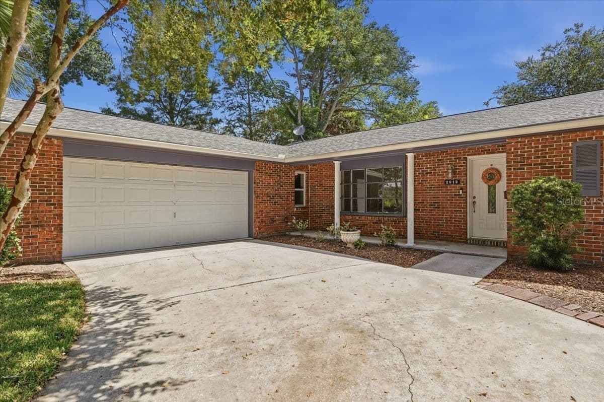 2612 COLLINS